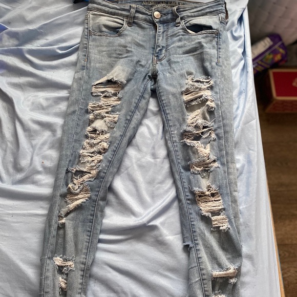 Size 6 distressed jeans. American Eagle - Picture 1 of 3